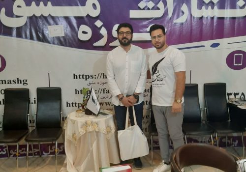  “شاعر محبوب حامد عسکری به دیدن کتاب‌های انتشارات حوزه مشق در نمایشگاه کتاب تهران آمد