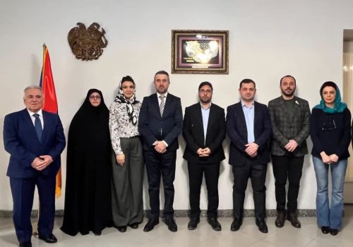 هیات بنیاد ماتناداران ارمنستان با مدیر مسئول انتشارات بین المللی حوزه مشق دیدار کرد.